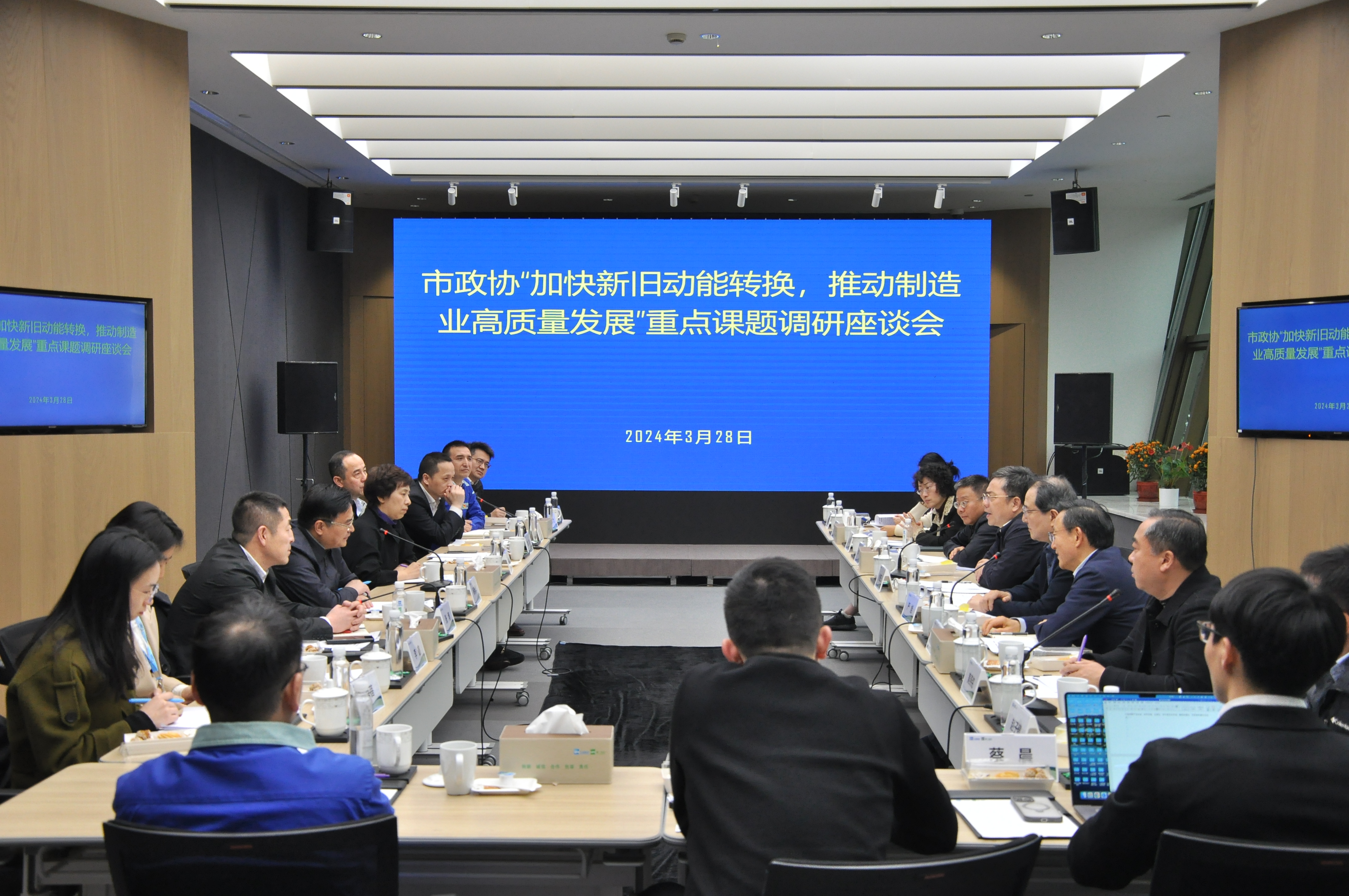上海市政协副主席肖贵玉一行调研千亿国际